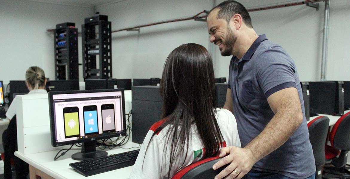 Aluna da Escola SENAI desenvolve aplicativo contra ansiedade