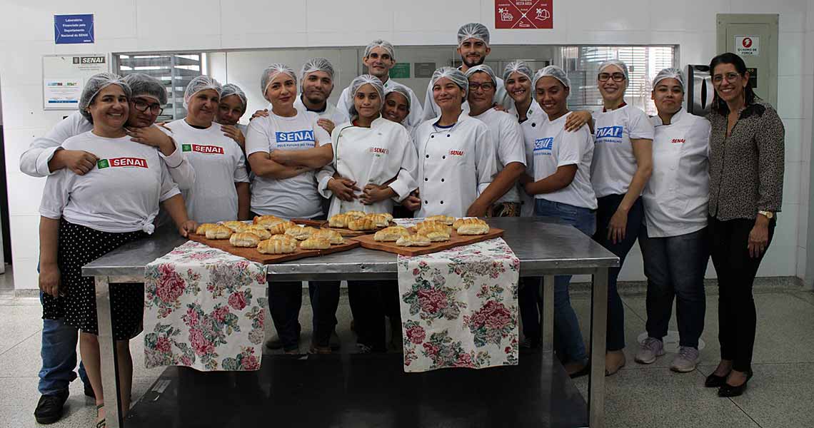 Mães participam de programação especial com seus filhos na Escola SENAI